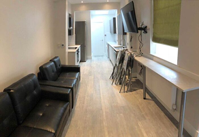 5 Bedroom Terraced House To Rent In Furness Road, Fallowfield, M14