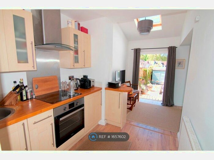 1 Bedroom Flat To Rent In Victoria Park, Bristol, BS3