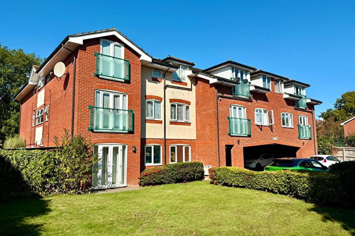 1 Bedroom Flat For Sale In Redlea Court, Military Road, Gosport, PO12
