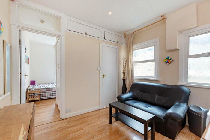 1 Bedroom Flat To Rent In Cathles Road, Clapham South, London, SW12