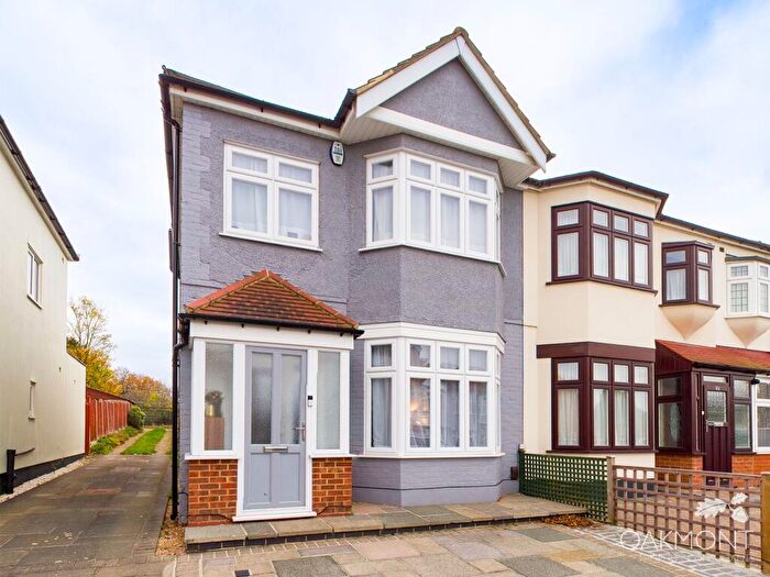 3 Bedroom End Of Terrace House To Rent In Carlton Road, Romford, RM2