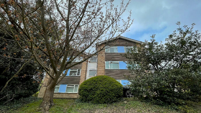 1 Bedroom Flat To Rent In Park Hill, Carshalton, Surrey, SM5