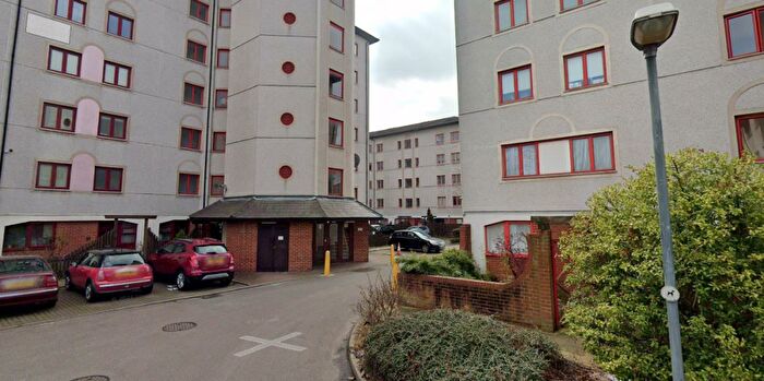 2 Bedroom Flat To Rent In Eleanor Way, Waltham Cross, EN8