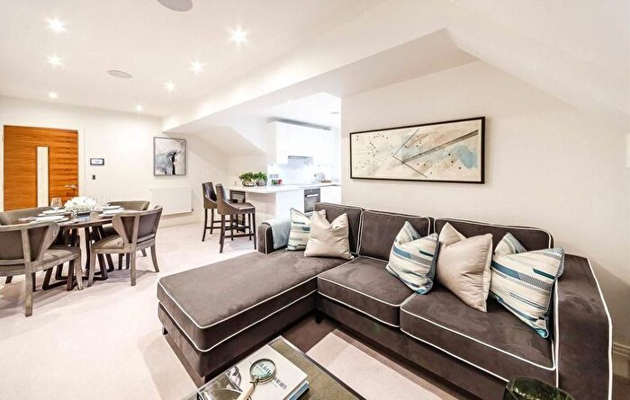 2 Bedroom Flat To Rent In Rainville Road, Hammersmith, London, W6