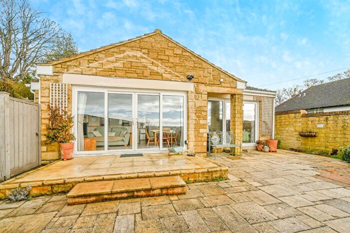 3 Bedroom Detached Bungalow For Sale In Pleydell Road, Swindon, SN1