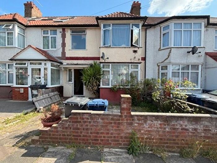 3 Bedroom Terraced House To Rent In Sudbury Heights Avenue, Greenford, Middlesex, UB6