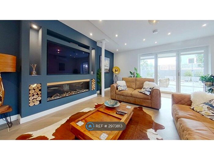 3 Bedroom End Of Terrace House To Rent In Kingsgate Avenue, Broadstairs, CT10