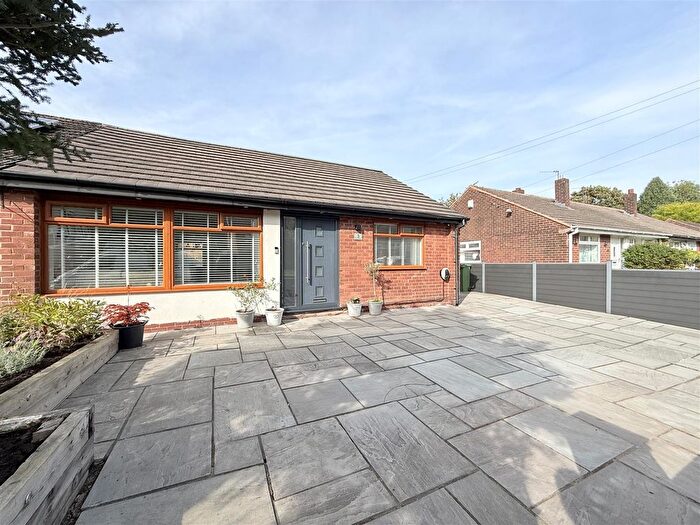 3 Bedroom Semi Detached Bungalow For Sale In Hunt Avenue, Ashton-Under-Lyne, OL7
