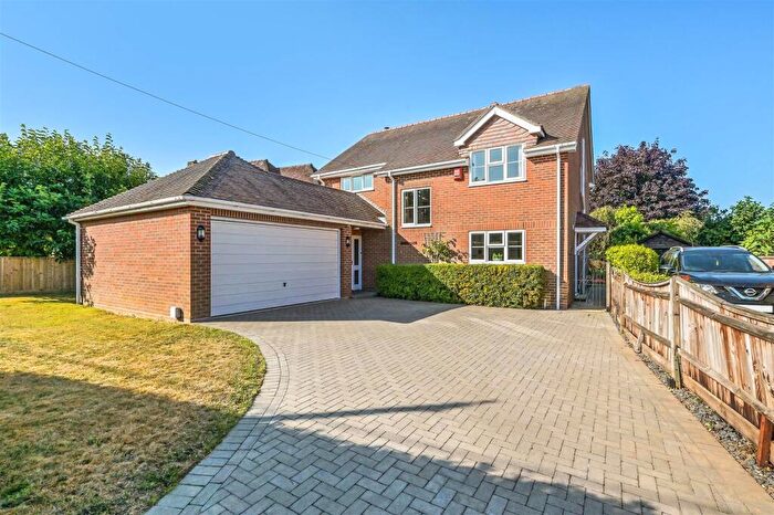 4 Bedroom Detached House For Sale In Stockbridge Road, Timsbury, Hampshire, SO51