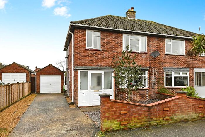 3 Bedroom Semi-Detached House For Sale In Suffield Way, King's Lynn, PE30