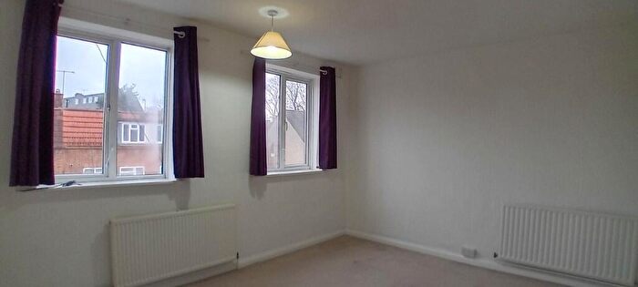 2 Bedroom Flat For Sale In Church Hill Road, Barnet, North London, EN4
