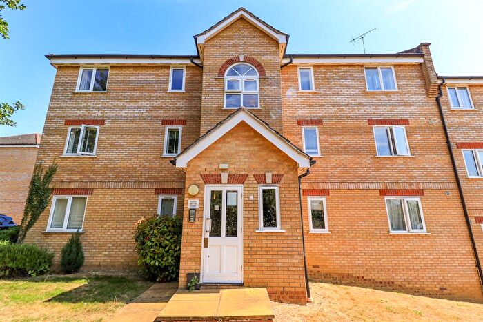 2 Bedroom Flat To Rent In Kirkland Drive, EN2