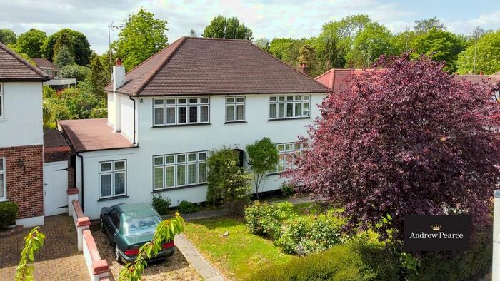 4 Bedroom Detached House To Rent In St Thomas Drive, Pinner, HA5