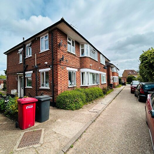 2 Bedroom Flat To Rent In Albert Close, SL1