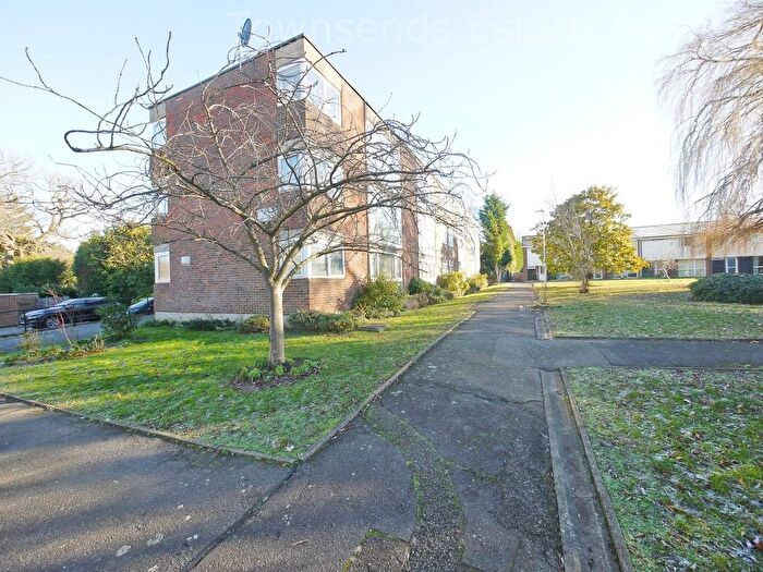 2 Bedroom Flat To Rent In Hawkesworth Close, Northwood, HA6