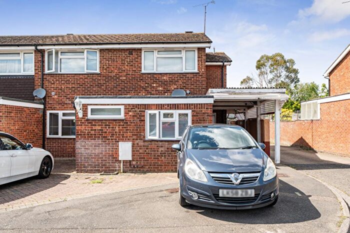 6 Bedroom End Of Terrace House For Sale In Chaucer Drive, Aylesbury, HP21