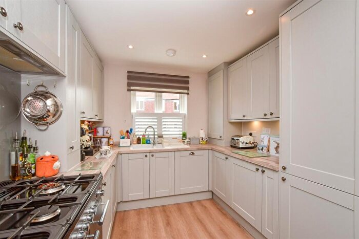 4 Bedroom Semi-Detached House For Sale In Bluebell Avenue, Littlebourne, Kent, CT3
