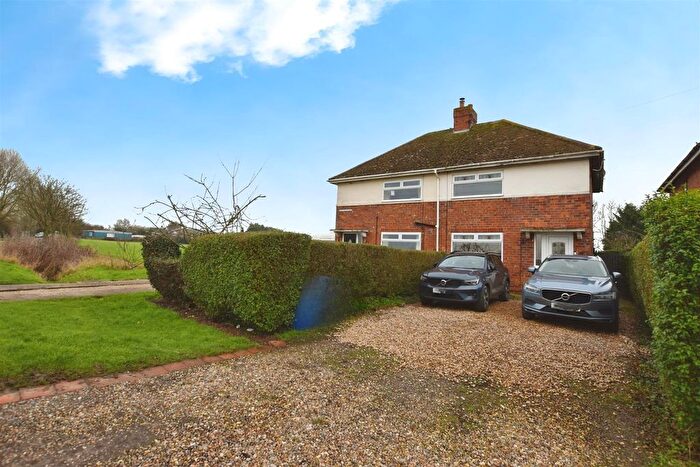 3 Bedroom Semi-Detached House For Sale In Hilston Road, Roos, HU12