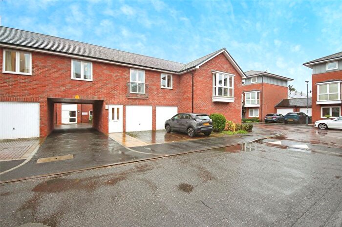 2 Bedroom End Of Terrace House For Sale In Kingfisher Close, Warwick, Warwickshire, CV34