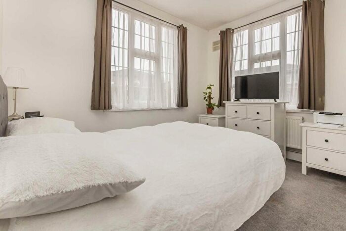 2 Bedroom Flat To Rent In Bonner Hill Road, Kingston Upon Thames, KT1