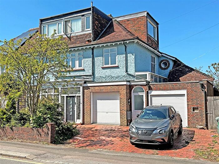 2 Bedroom Flat For Sale In Ladbroke Road, Redhill, RH1