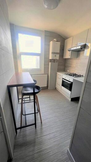 3 Bedroom Maisonette To Rent In Portland Road, Hove, BN3