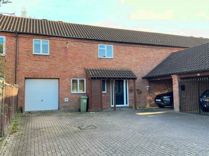 4 Bedroom House To Rent In Bowyers Mews, Neath Hill, Milton Keynes, MK14