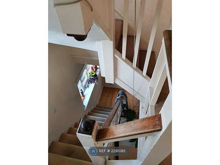 6 Bedroom End Of Terrace House To Rent In Donnington Grove, Southampton, SO17