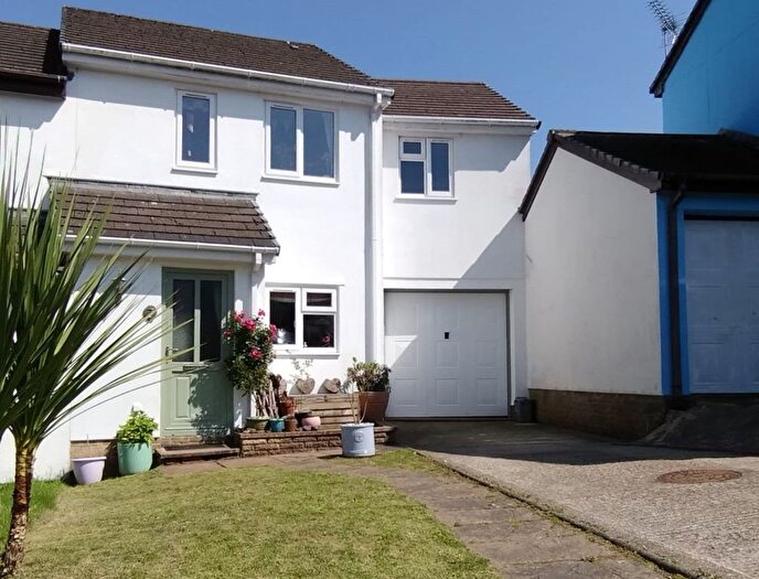 3 Bedroom Semi-Detached House For Sale In Morris Close, Hatherleigh, EX20