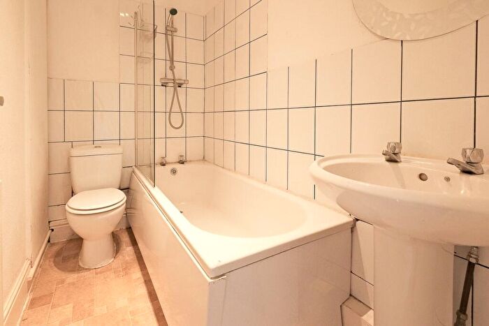 2 Bedroom End Of Terrace House To Rent In Manchester Road, Barnoldswick, Lancashire, BB18