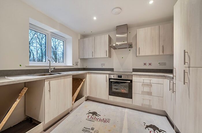 3 Bedroom Terraced House For Sale In Oak Leaf, Gardens, Hammondstreet Road, Waltham Cross, Broxbourne, EN7