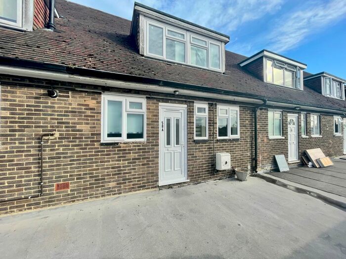 3 Bedroom Flat To Rent In Birdsfoot Lane, Luton, LU3