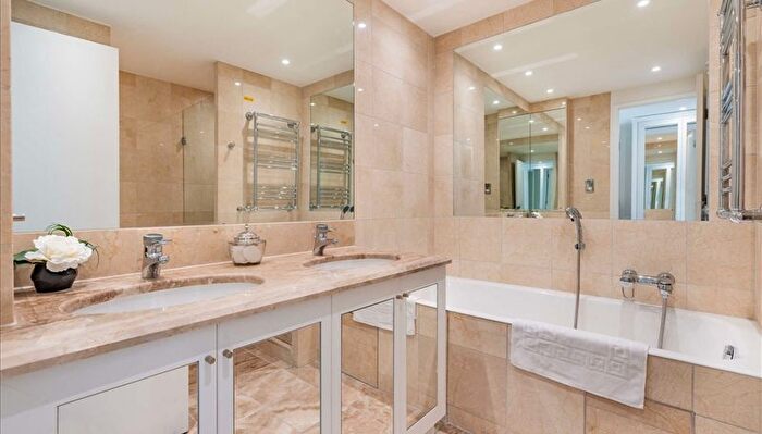 2 Bedroom Flat To Rent In Westferry Circus, London, E14