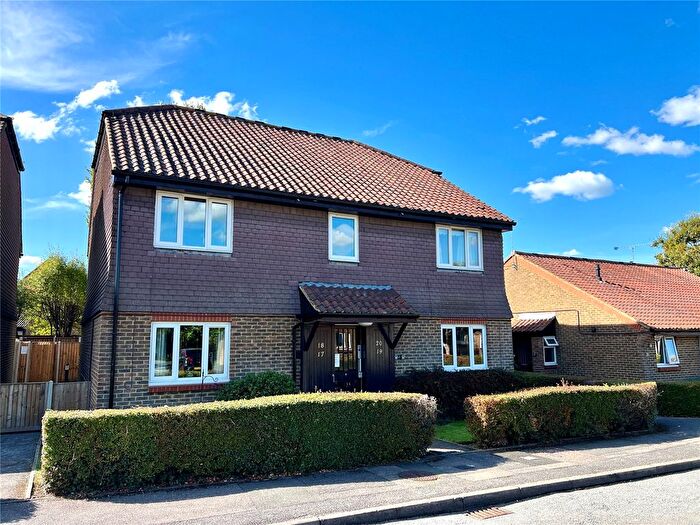 1 Bedroom Flat For Sale In Chasefield Close, Guildford, Surrey, GU4