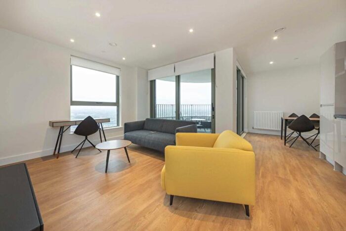 2 Bedroom Flat To Rent In Union Way, Willesden Junction, NW10