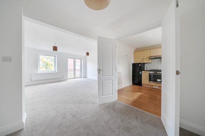 2 Bedroom Flat To Rent In Dacre Park, Lewisham, London, SE13