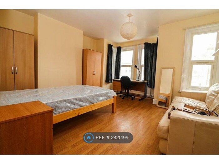 4 Bedroom Semi-Detached House To Rent In Burlington Road, Southampton, SO15