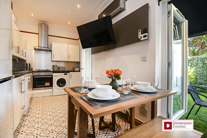 3 Bedroom Flat To Rent In Millfields Road, Lower Clapton, Hackney, E5