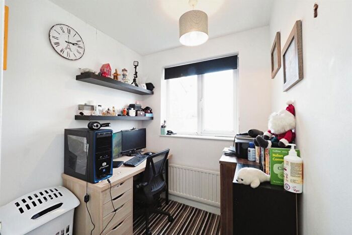 3 Bedroom Terraced House For Sale In The Covert, Spondon, Derby, DE21