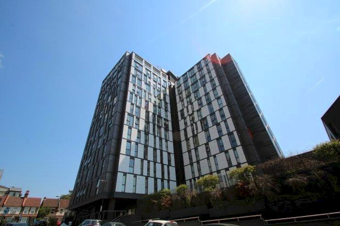 2 Bedroom Flat To Rent In Masons Avenue, Croydon, CR0