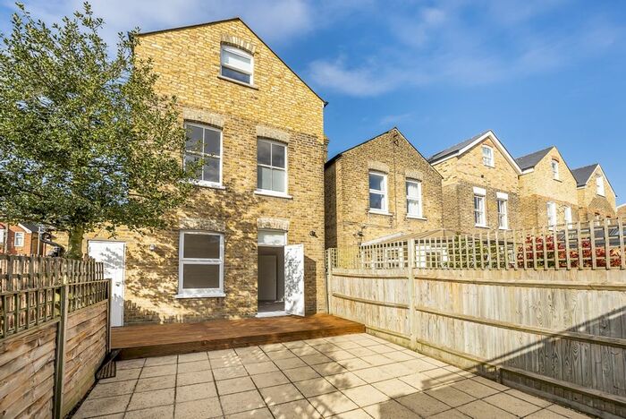 1 Bedroom Maisonette To Rent In Burton Road, Kingston Upon Thames, KT2