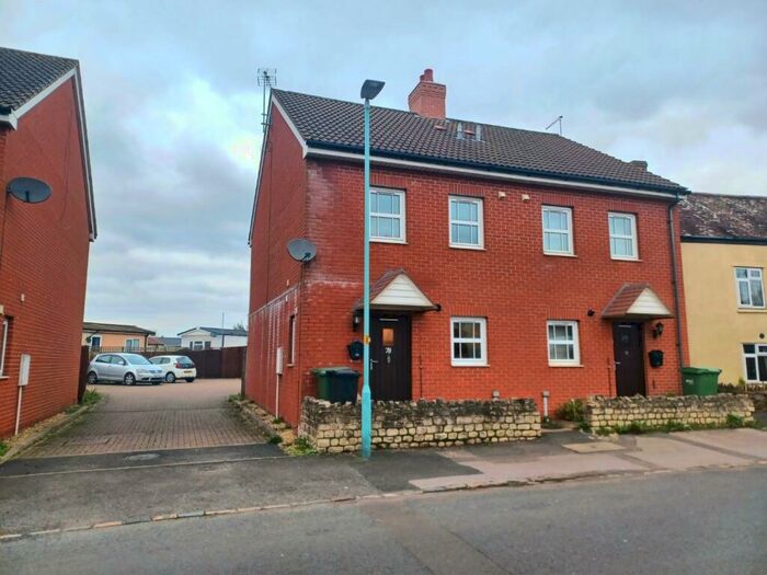 4 Bedroom House To Rent In Woodfield Road, Dursley, GL11