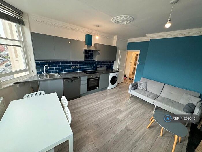 3 Bedroom Flat To Rent In Holland Road, Hove, BN3