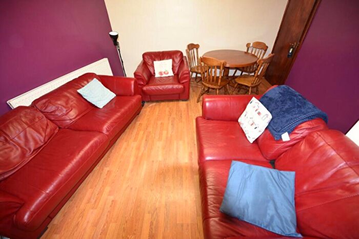 6 Bedroom House To Rent In Thornville Avenue, LS6