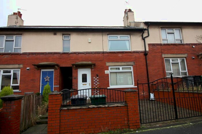 2 Bedroom Town House To Rent In Anne Street, Birstall, Batley, WF17