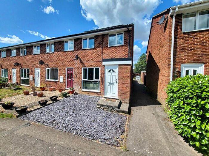 3 Bedroom End Of Terrace House For Sale In Carroll Close, Newport Pagnell, MK16