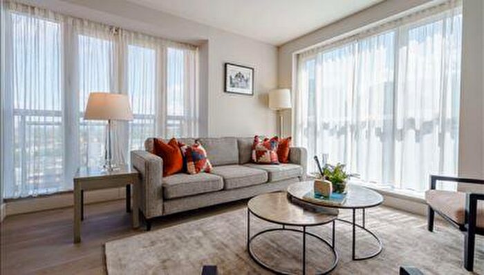 2 Bedroom Flat To Rent In Circus Apartments, Westferry Circus, London, E14