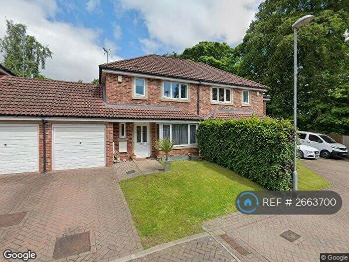 3 Bedroom Semi-Detached House To Rent In The Pines, Leeds, LS17