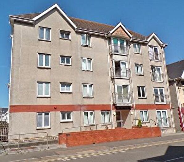 2 Bedroom Flat For Sale In Pavilion Court, Mary Street, Porthcawl, South Glamorgan, Bridgend (County Of), CF36