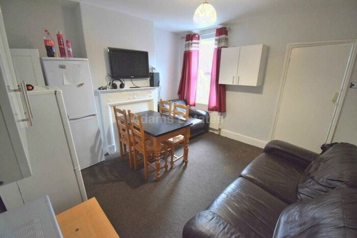 4 Bedroom Terraced House To Rent In Essex Street, Reading, RG2